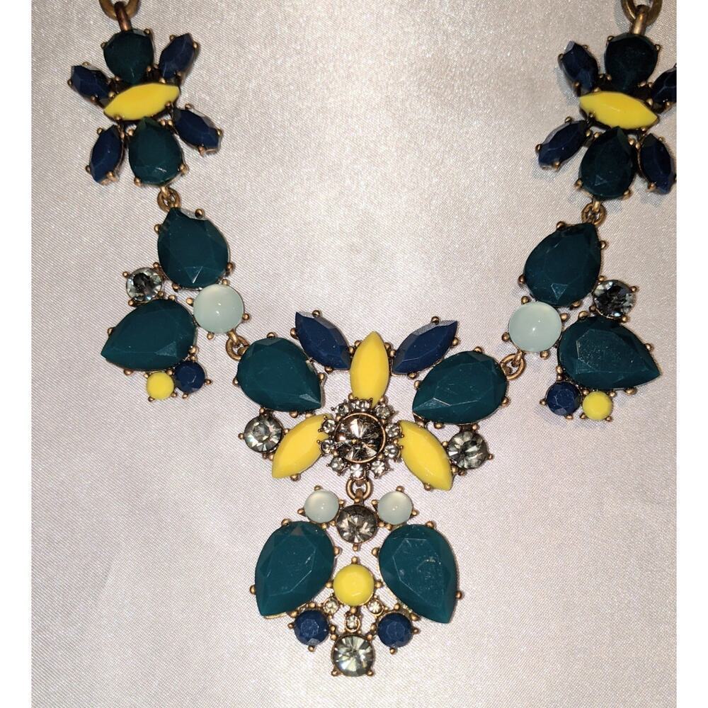 J.CREW Faceted Crystal Beaded Bib Style Statement Choker Necklace Floral EUC - Picture 5 of 9